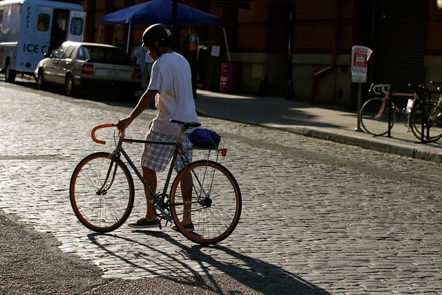 Spectators on the cobbles